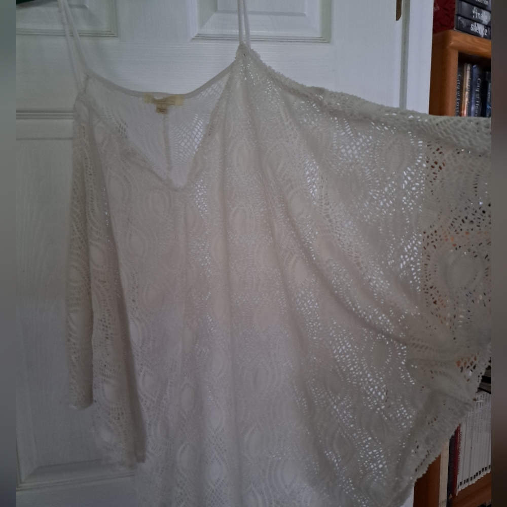 White lacey summer top cold shoulder batwing